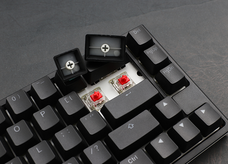 PBT double-shot seamless keycaps <br />
German Cherry MX key switches