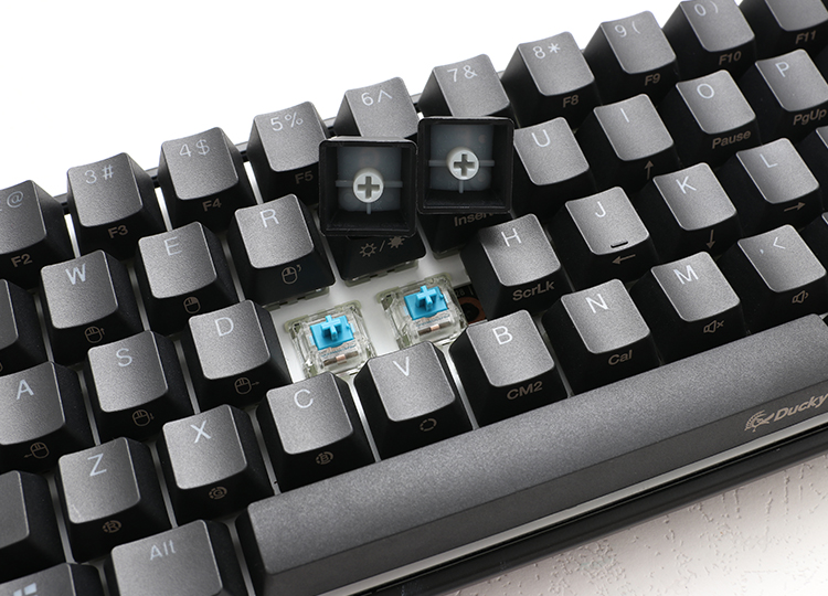 PBT double-shot seamless keycaps <br /> German Cherry MX key switches