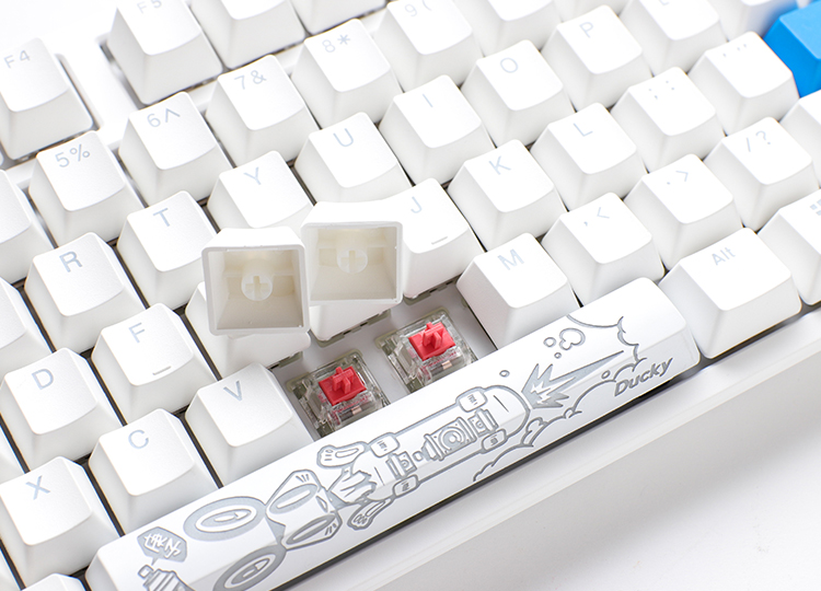 PBT double-shot seamless keycaps <br />
German Cherry MX key switches