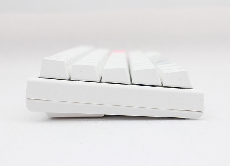 The new bezel design shares a similar sleek frame as its predecessor, but the One 2 SF incorporates pure white on the bezel to match all varieties of keycap colorways